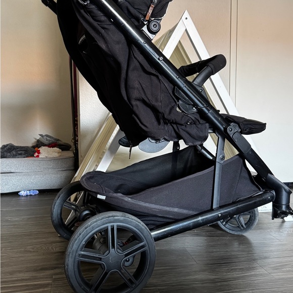 Nuna Tavo Black Stroller Used - Picture 6 of 9